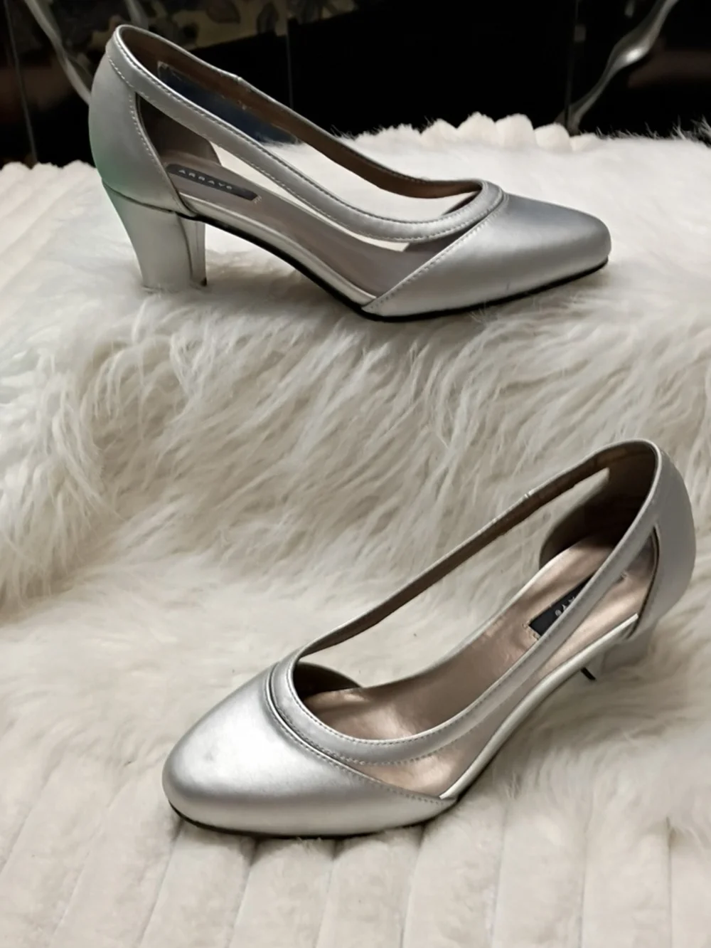 New Array Eve Synthetic Silver Mid-Heel Women's Pump Size 6M